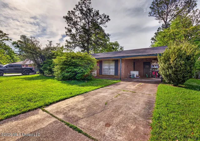 Photo 2 of Single family home for sale at 2702 E Angela Cir, Gulfport, MS 39503 | MLS# 4146530 | Listing updated on 2026-04-21
