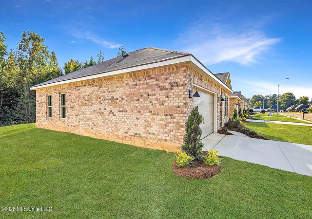 Photo 2 of Single family home for sale at 114 Cedar Ridge Blvd, Pearl, MS 39208 | MLS# 4146575 | Listing updated on 2026-09-18