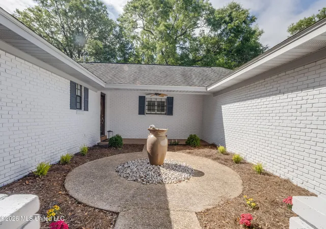 Photo 3 of Single family home for sale at 7 Keyser Ln, Gulfport, MS 39507 | MLS# 4146627 | Listing updated on 2026-06-26