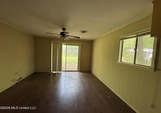 Photo 4 of Single family home for sale at 3236 Woodview Dr, Jackson, MS 39212 | MLS# 4146640 | Listing updated on 2026-09-08