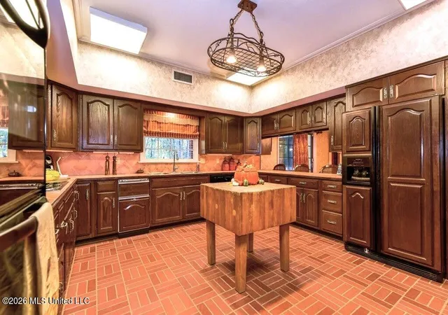 2nd image of 111 Woodhaven Dr, Natchez, MS 39120 | MLS# 4146660