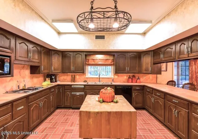 Photo 3 of Single family home for sale at 111 Woodhaven Dr, Natchez, MS 39120 | MLS# 4146660 | Listing updated on 2026-04-21