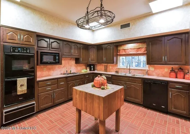 Photo 4 of Single family home for sale at 111 Woodhaven Dr, Natchez, MS 39120 | MLS# 4146660 | Listing updated on 2026-04-21