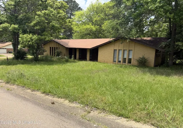 Photo 3 of Single family home for sale at 4224 Cypress Dr, Jackson, MS 39212 | MLS# 4149677 | Listing updated on 2026-05-17