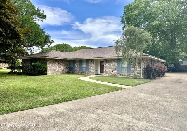 2nd image of 109 N Meadow Rd, Natchez, MS 39120 | MLS# 4146777
