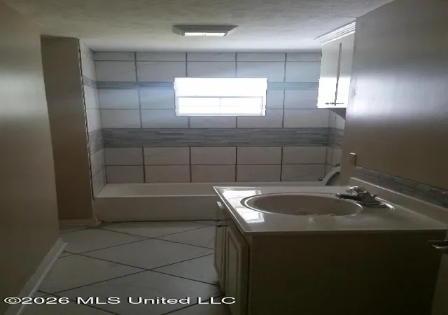 Photo 4 of Single family home for sale at 1757 Southhaven Cir, Jackson, MS 39204 | MLS# 4146926 | Listing updated on 2026-04-29