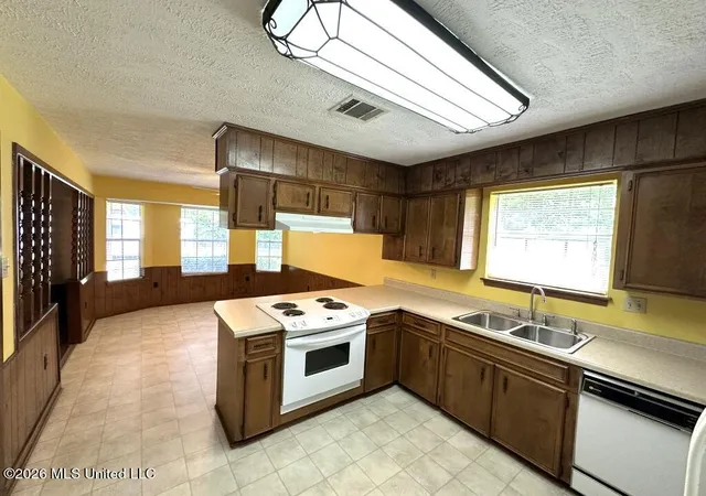 Photo 3 of Sale Pending at 232 Forest Valley Dr, Jackson, MS 39212 | MLS# 4146949 | Listing updated on 2026-07-25