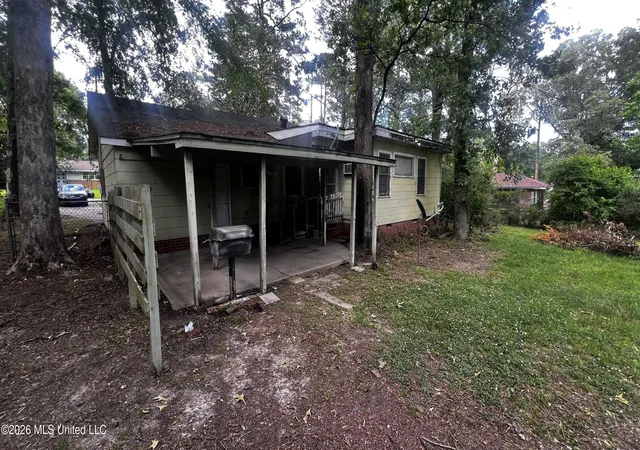 Photo 2 of Single family home for sale at 215 Carmel Ave, Jackson, MS 39204 | MLS# 4148015 | Listing updated on 2026-09-16