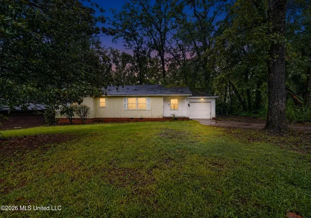 Photo 3 of Single family home for sale at 215 Carmel Ave, Jackson, MS 39204 | MLS# 4148015 | Listing updated on 2026-09-16