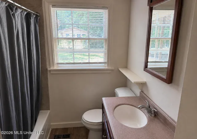 Photo 4 of Single family home for sale at 668 Broadmoor Dr, Jackson, MS 39206 | MLS# 4146977 | Listing updated on 2026-08-22