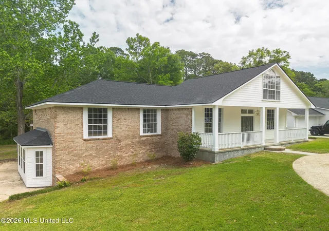Homes for sale in Ocean Springs, MS | 1348 Diller Rd, Ocean Springs, MS 39564 | MLS# 4146973