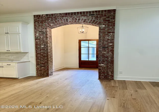 Photo 3 of Single family home for sale at 46 Fairway Dr, Natchez, MS 39120 | MLS# 4147072 | Listing updated on 2026-10-02