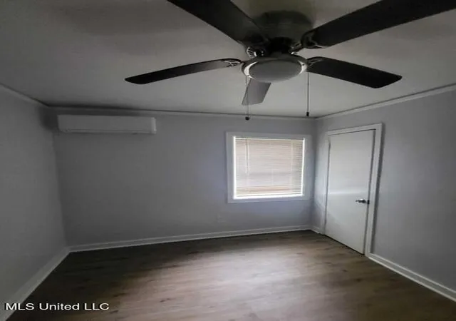Photo 3 of Sale Pending at 1727 Dixie Dr, Jackson, MS 39209 | MLS# 4147168 | Listing updated on 2026-09-02