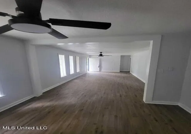 Photo 3 of Sale Pending at 1727 Dixie Dr, Jackson, MS 39209 | MLS# 4147168 | Listing updated on 2026-09-02