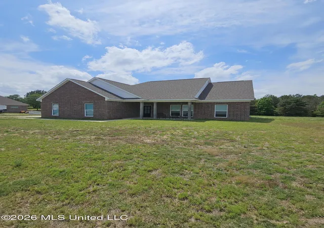 Photo 1 of Sale Pending at 124 Deerfield Tr, Coldwater, MS 38618 | MLS# 4147193 | Listing updated on 2026-09-09