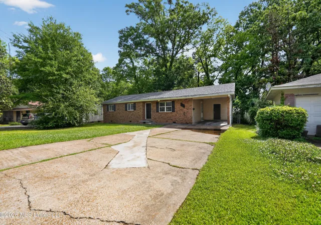 Photo 2 of Sale Pending at 118 Kildare, Jackson, MS 39209 | MLS# 4148016 | Listing updated on 2026-09-08