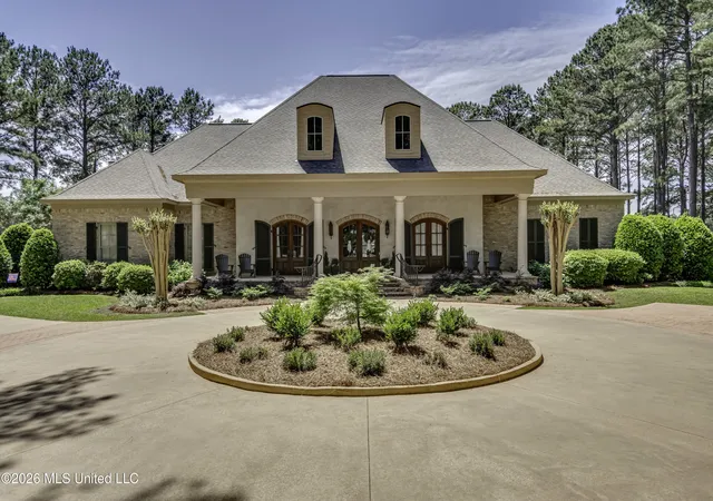 Photo 2 of Mansion for sale at 121 Johnstone Dr, Madison, MS 39110 | MLS# 4147280 | Listing updated on 2026-07-30