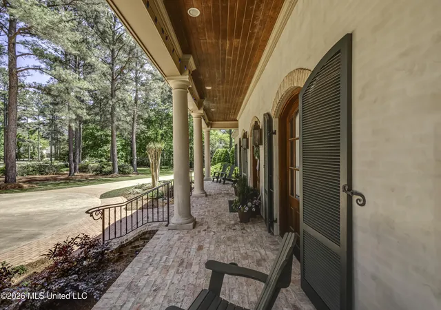 Photo 3 of Mansion for sale at 121 Johnstone Dr, Madison, MS 39110 | MLS# 4147280 | Listing updated on 2026-07-30
