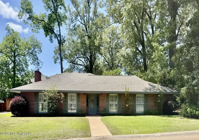 Photo 1 of Single family home for sale at 35 Oakhurst Dr, Natchez, MS 39120 | MLS# 4147331 | Listing updated on 2026-08-25