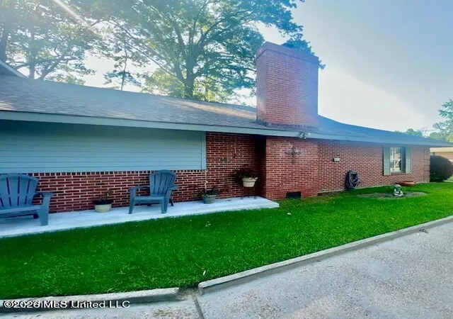 Photo 3 of Single family home for sale at 35 Oakhurst Dr, Natchez, MS 39120 | MLS# 4147331 | Listing updated on 2026-08-25