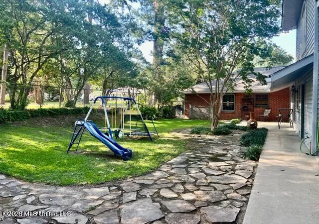 Photo 4 of Single family home for sale at 35 Oakhurst Dr, Natchez, MS 39120 | MLS# 4147331 | Listing updated on 2026-08-25