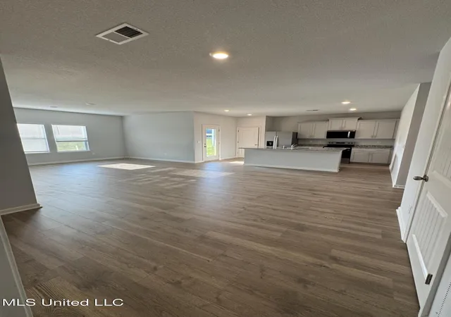 Photo 3 of Single family home for sale at 26 Spirit Dance Dr, Byhalia, MS 38611 | MLS# 4147333 | Listing updated on 2026-08-01