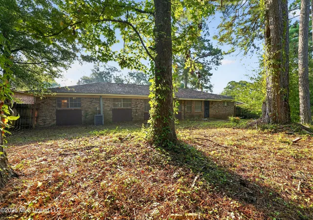 Photo 3 of Sale Pending at 2377 Breckinridge Rd, Jackson, MS 39204 | MLS# 4152598 | Listing updated on 2026-09-08