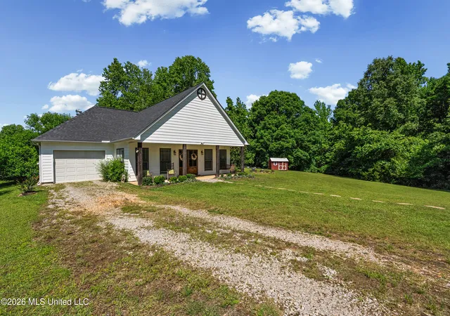 Homes for sale in Senatobia, MS | 227 Christian College Rd, Senatobia, MS 38668 | MLS# 4148799