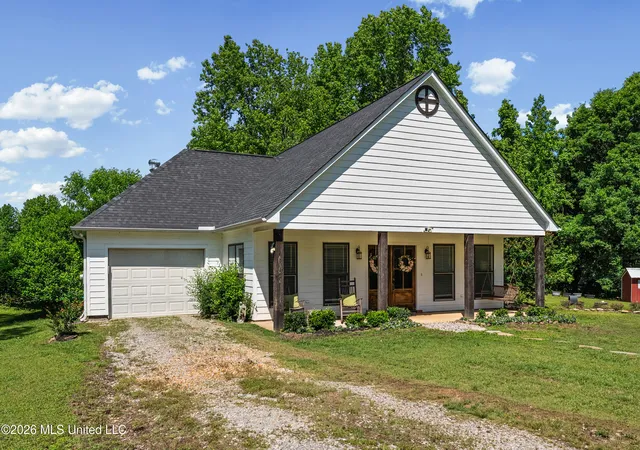 Homes for sale in Senatobia, MS | 227 Christian College Rd, Senatobia, MS 38668 | MLS# 4148799
