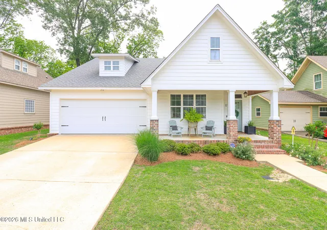 Homes for sale in Clinton, MS | 12 Oakwood Gln, Clinton, MS 39056 | MLS# 4147588