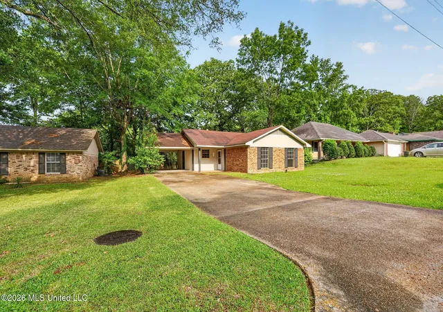 Homes for sale in Jackson, MS | 2137 Thousand Oaks Dr, Jackson, MS 39212 | MLS# 4150990