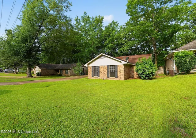 Homes for sale in Jackson, MS | 2137 Thousand Oaks Dr, Jackson, MS 39212 | MLS# 4150990