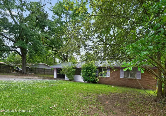 Homes for sale in Jackson, MS | 366 Queen Marie Ln, Jackson, MS 39209 | MLS# 4153745
