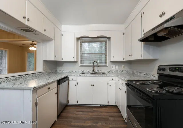 Photo 2 of Sale Pending at 5456 Wayneland Dr, Jackson, MS 39211 | MLS# 4147696 | Listing updated on 2026-05-14