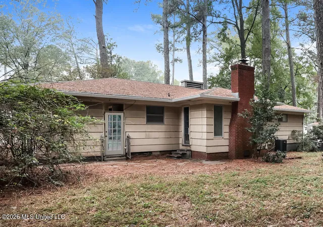 Photo 3 of Sale Pending at 5456 Wayneland Dr, Jackson, MS 39211 | MLS# 4147696 | Listing updated on 2026-05-14