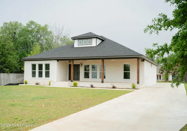 Photo 1 of Single family home for sale at 1416 E Beach Blvd, Gulfport, MS 39501 | MLS# 4148248 | Listing updated on 2026-09-08