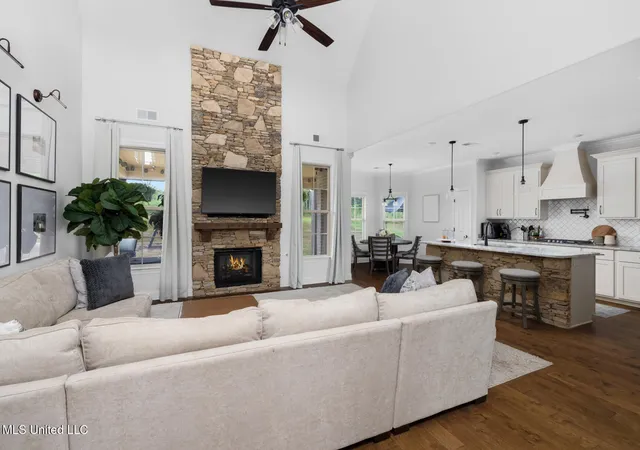 2nd image of 356 Poplar Ln, Holly Springs, MS 38635 | MLS# 4147975
