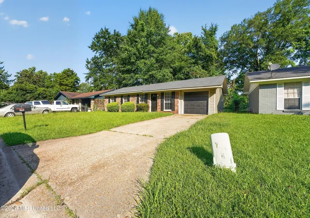 Photo 3 of Sale Pending at 340 William Mckinley Cir, Jackson, MS 39213 | MLS# 4154683 | Listing updated on 2026-09-09