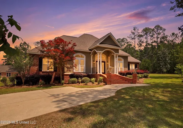 Homes for sale in Hattiesburg, MS | 28 W Lake Rd, Hattiesburg, MS 39402 | MLS# 4147987