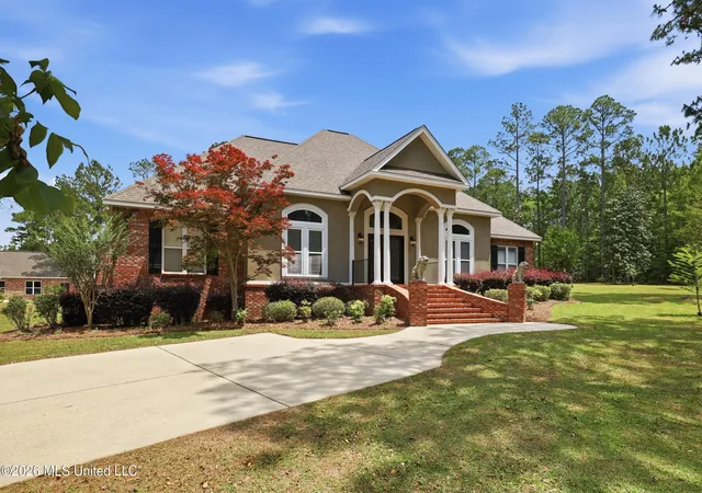 Homes for sale in Hattiesburg, MS | 28 W Lake Rd, Hattiesburg, MS 39402 | MLS# 4147987