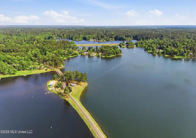 Homes for sale in Hattiesburg, MS | 28 W Lake Rd, Hattiesburg, MS 39402 | MLS# 4147987