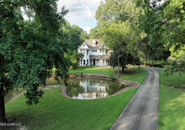 Photo 3 of Single family home for sale at 9144 Valley Grv Ln, Southaven, MS 38672 | MLS# 4148013 | Listing updated on 2026-09-09