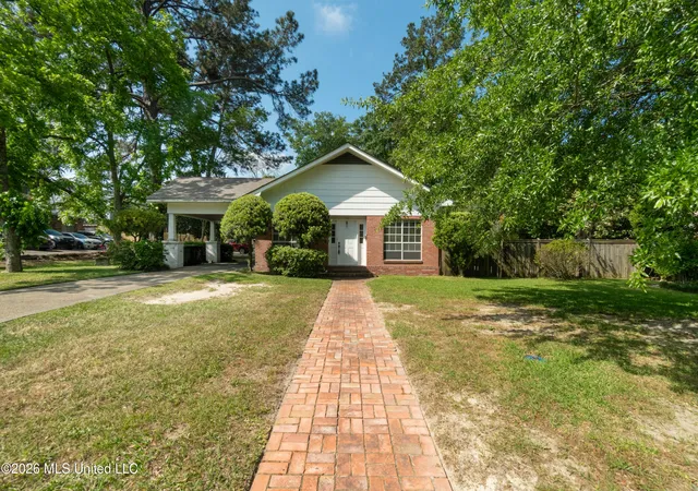 Homes for sale in Hattiesburg, MS | 204 5Th Ave, Hattiesburg, MS 39401 | MLS# 4148215