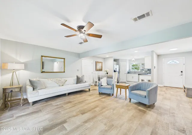 Homes for sale in Ocean Springs, MS | 1704 S 1St St, Ocean Springs, MS 39564 | MLS# 4148272