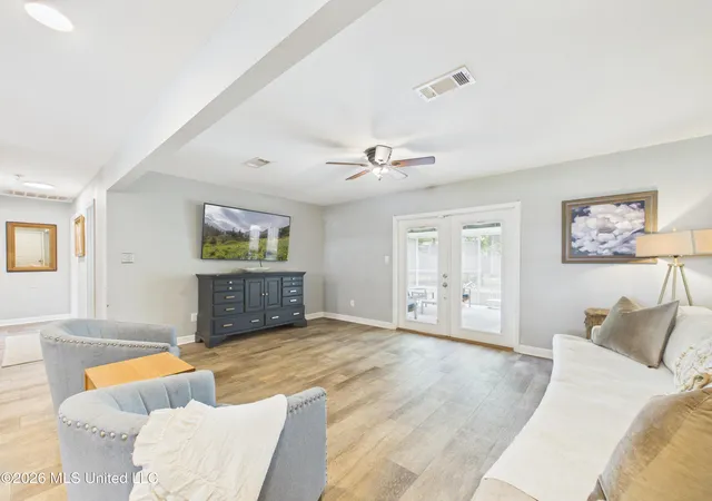 Homes for sale in Ocean Springs, MS | 1704 S 1St St, Ocean Springs, MS 39564 | MLS# 4148272
