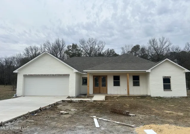 Photo 1 of Sale Pending at 2321 N Pine Lea Dr, Jackson, MS 39209 | MLS# 4148297 | Listing updated on 2026-08-06