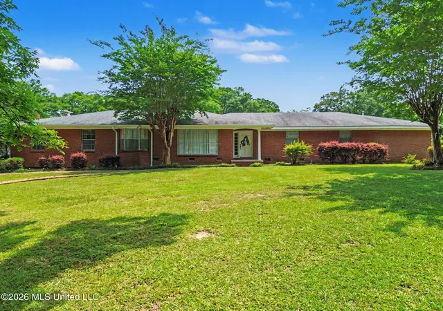 Homes for sale in Wiggins, MS | 810 E College Ave, Wiggins, MS 39577 | MLS# 4148325