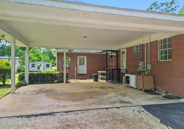 Homes for sale in Wiggins, MS | 810 E College Ave, Wiggins, MS 39577 | MLS# 4148325