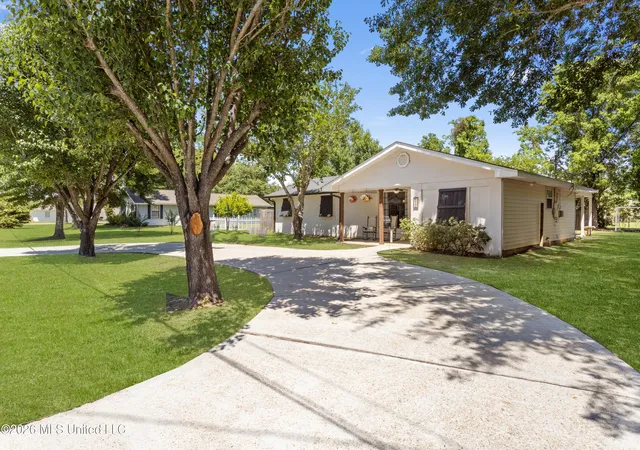 Homes for sale in Bay Saint Louis, MS | 609 Beyer Dr, Bay Saint Louis, MS 39520 | MLS# 4148393
