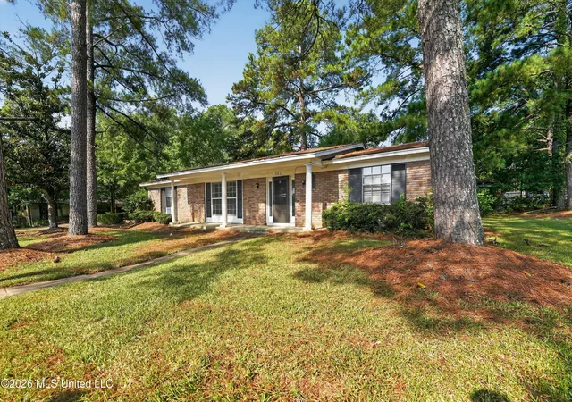 Photo 3 of Sale Pending at 101 Dotson Pl, Jackson, MS 39213 | MLS# 4148819 | Listing updated on 2026-09-08